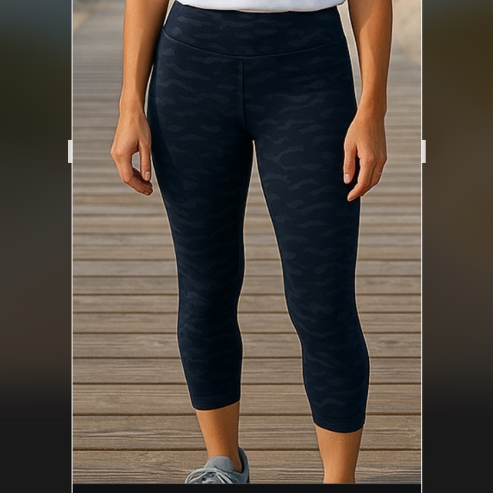 Lululemon Align Crop Leggings Camo Black Womens Size 6 21 in inseam